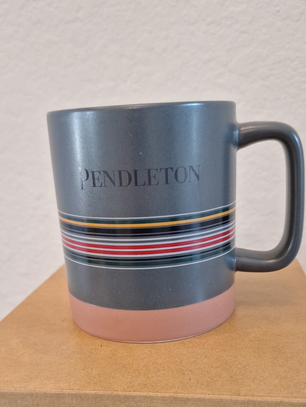 Pendleton Woolen Mills Gray With Stripe 18oz Mug